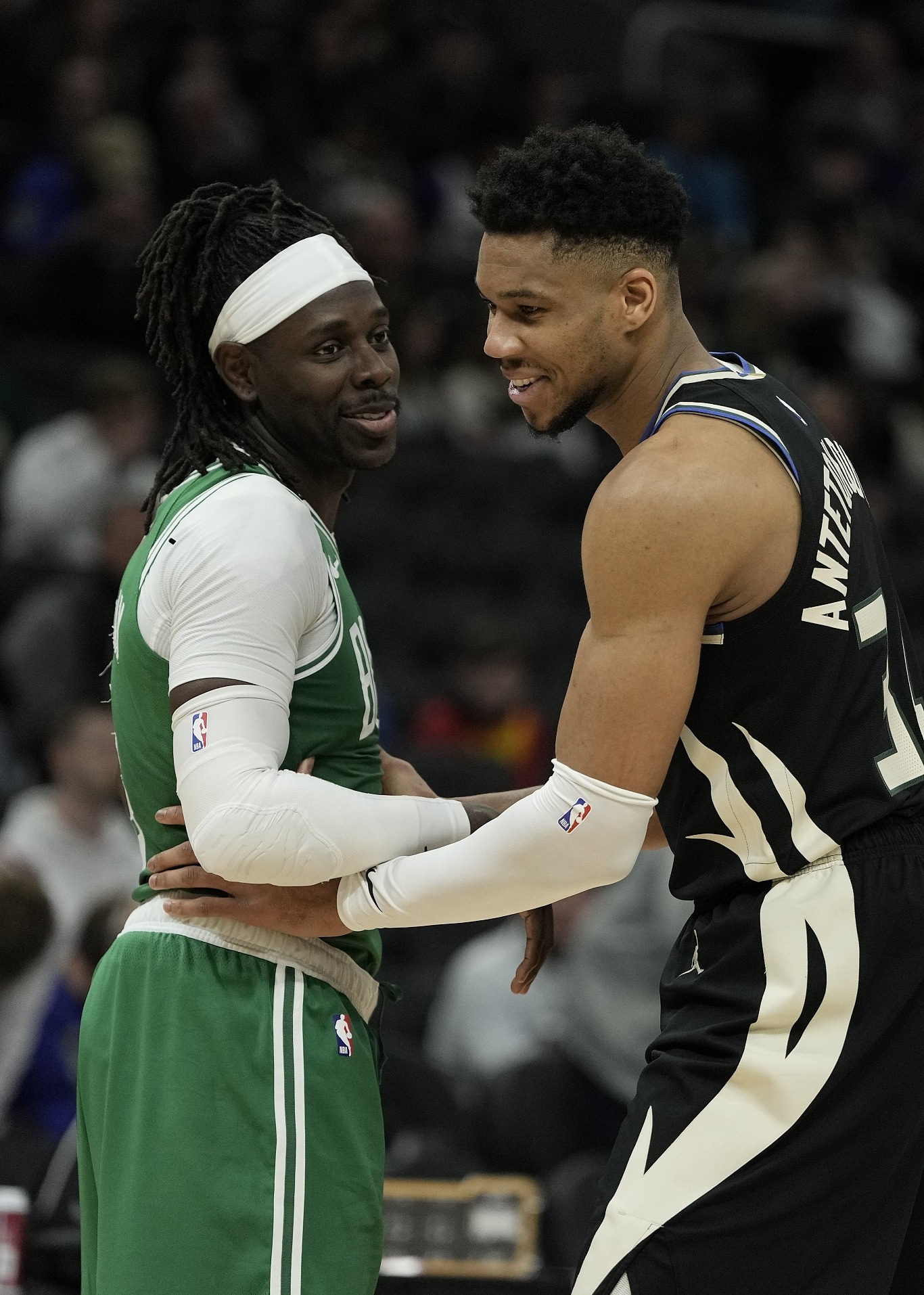 关于雄鹿队团结一致，实力强大横扫对手的信息